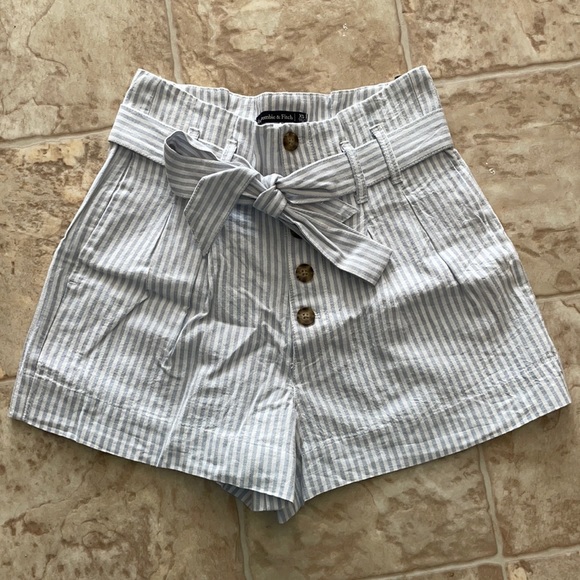 Women’s Abercrombie & Fitch striped short - Picture 1 of 4